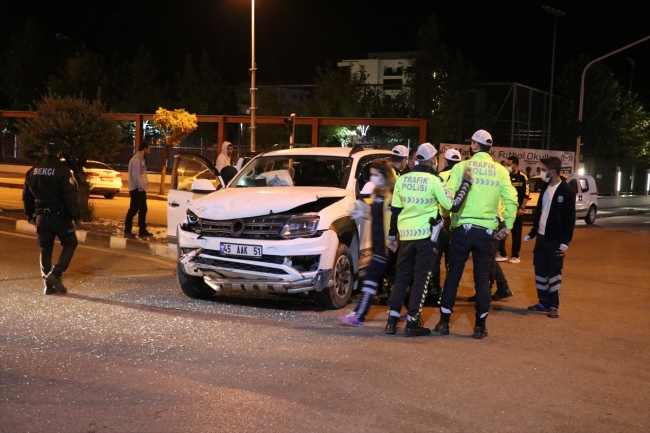 Manisa'da pikap ile ticari araç çarpıştı: 7 yaralı